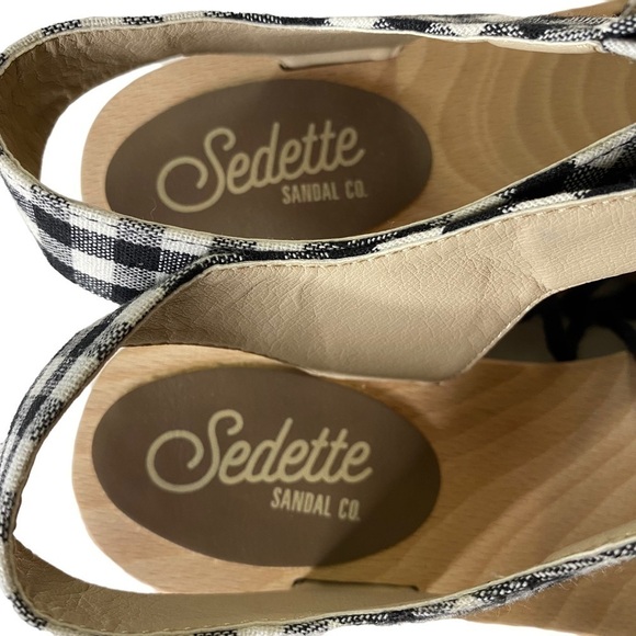 Sedette Canvas Wedge Sandals. Size 8 - Picture 9 of 10